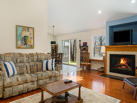 4th image of 819 S Brookside Dr