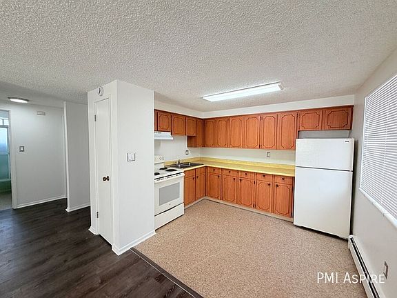 4th image of 3305 S Clarkson St #206