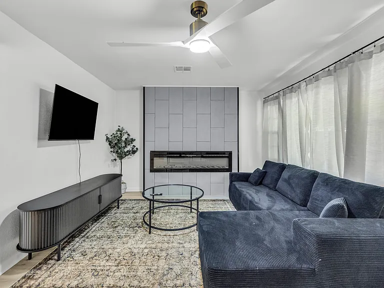 4828 S Madison Ave — Photo 3