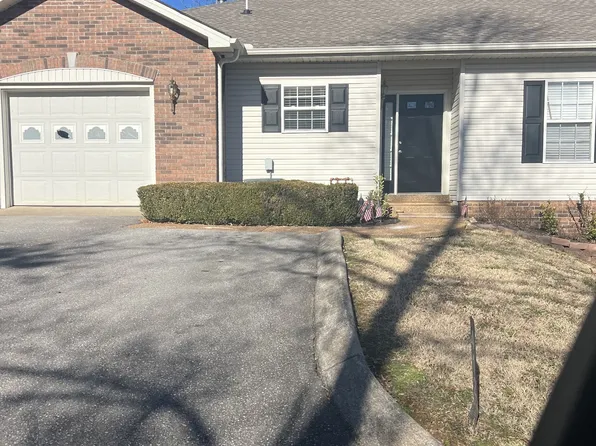 412 Village Cir, Dickson, TN 37055