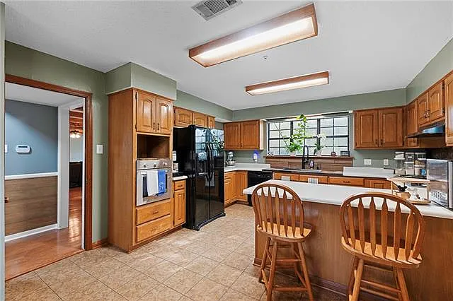 1382 Bristol Ct — Photo 6