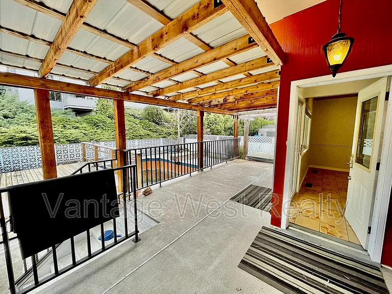 1319 Kelglen Cres #A — Photo 30