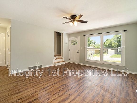 3rd image of 4317 N Quincy Ave