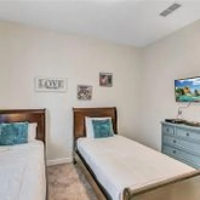 5 bed, 2128 sqft, $1,250 — Photo 4