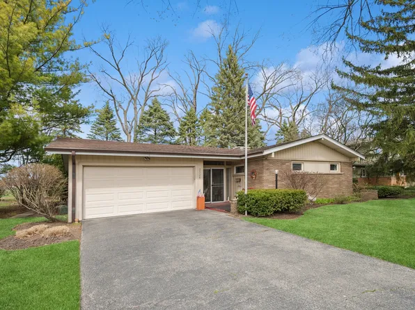 2526 Laurel Ln, Wilmette, IL 60091
