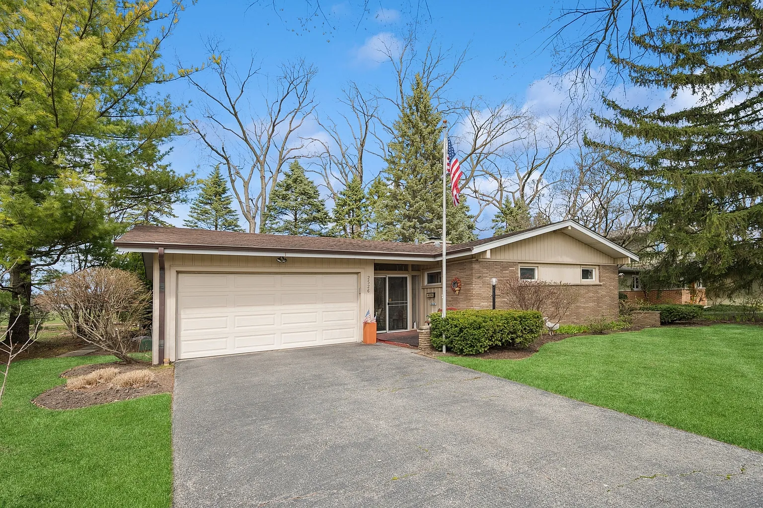 2526 Laurel Ln photo 1