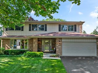 886 W Kathleen Ln, Palatine, IL 60067