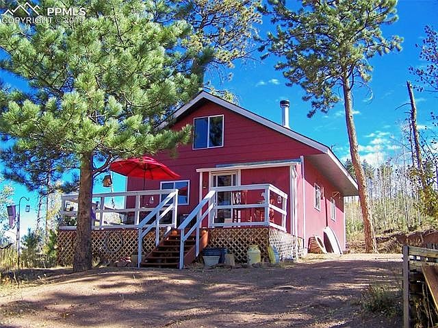 Here is your Mountain Retreat bordering National Forest!