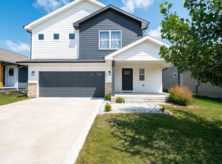 18217 Alpine Dr, Clive, IA 50325