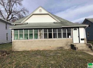 330 Sumner St, Cherokee, IA 51012