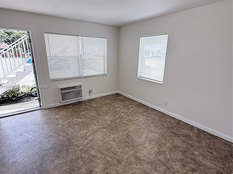 801 N H St #1 — Photo 3