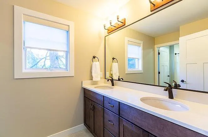 5200 Lake Mendota Dr — Photo 16