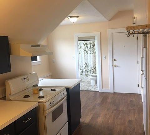 3rd image of 325 Market St #3