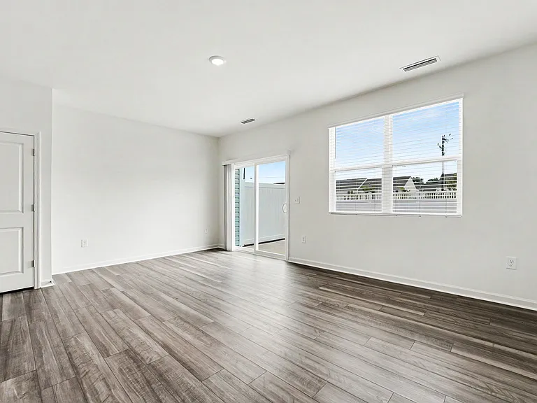 131 S Meyers Ct — Photo 6