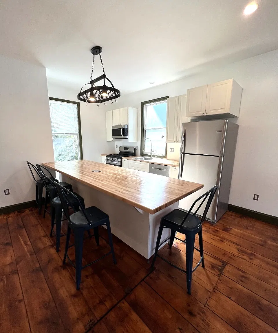 4 bed, 2.5 bath, 1550 sqft, $4,250 — Photo 1