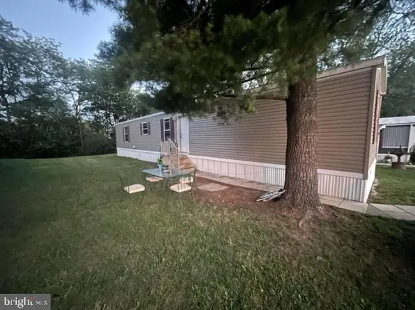 11309 Lakeside Dr, Hagerstown, MD 21740