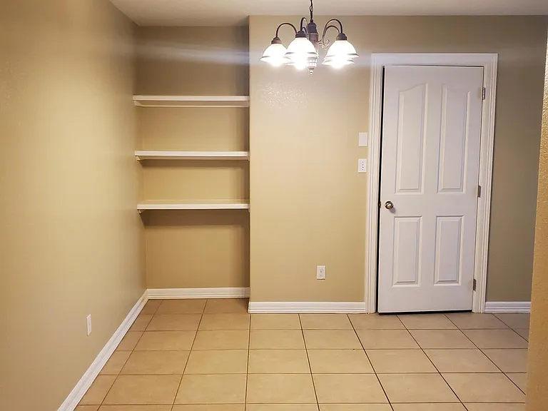 1906 Treasure Oaks Dr — Photo 7