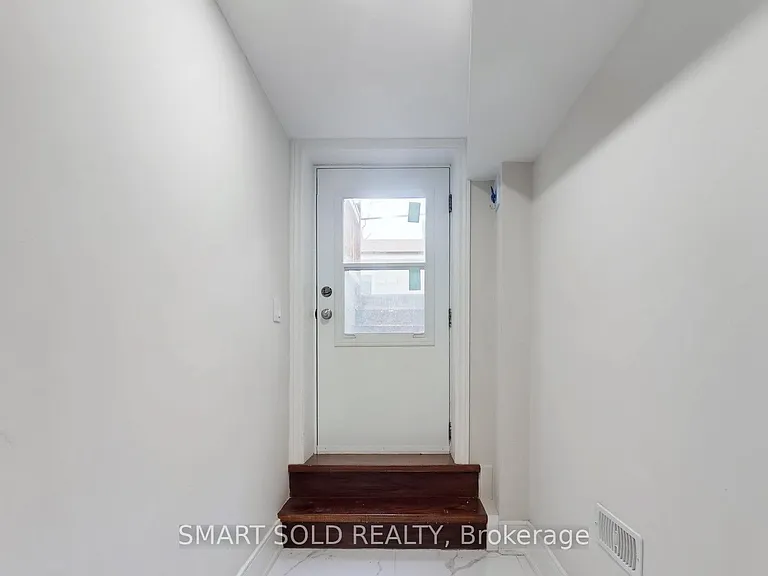 1040 Ossington Ave #BASEMENT — Photo 5
