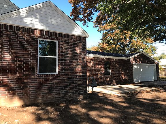 2nd image of 1701 N Park Ave