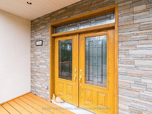4th image of 2384 Champlain Rd