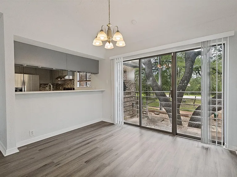6810 Deatonhill Dr #204 — Photo 9