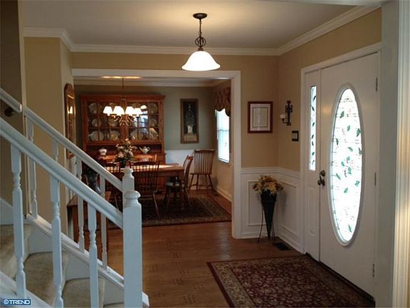 5th image of 47 Columbine Cir