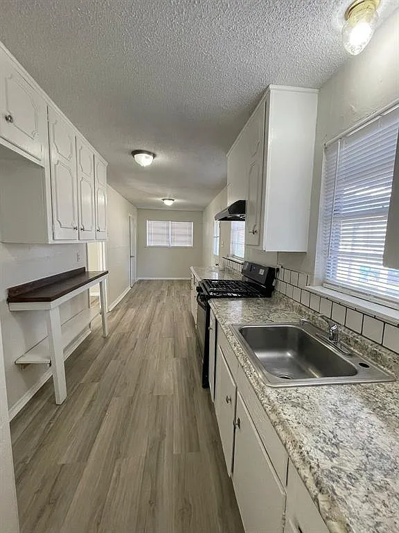 3 bed, 1312 sqft, $1,350 — Photo 2
