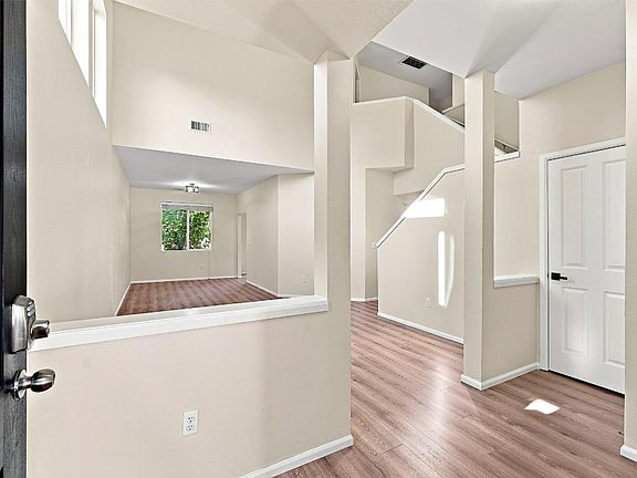 4th image of 6038 Discovery St E