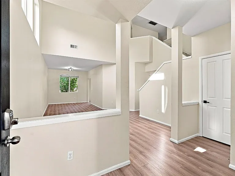 6038 Discovery St E — Photo 4