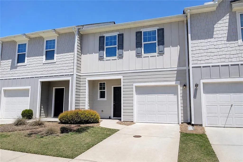 3 bed, 2.5 bath, 1421 sqft, $2,300 — Photo 1