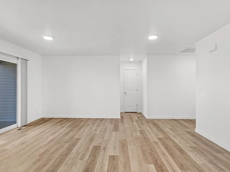 803 Lambert Cir — Photo 12