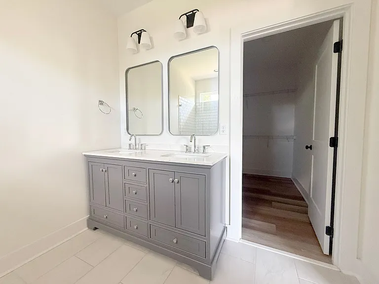 1403 Westbrook Cir — Photo 32