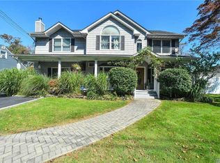 31 Gladstone Ave, West Islip, NY 11795