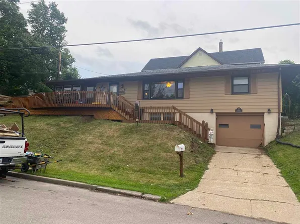 2050 Decorah St, Dubuque, IA 52001