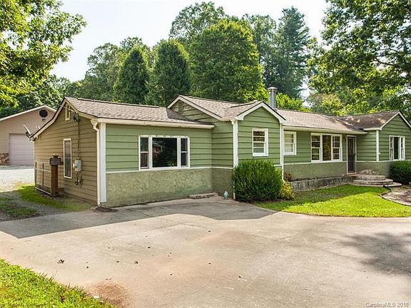 2nd image of 209 Thornbird Ave