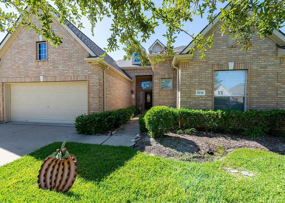 Gorgeous Home in Over 55 Active Adult Gated Community of Heritage Grand