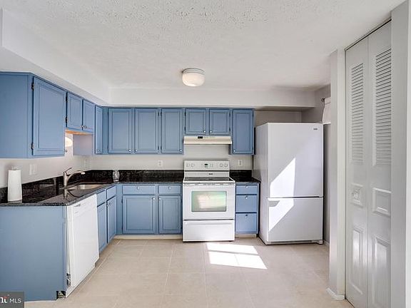 4th image of 3610 Woodhaven Ct