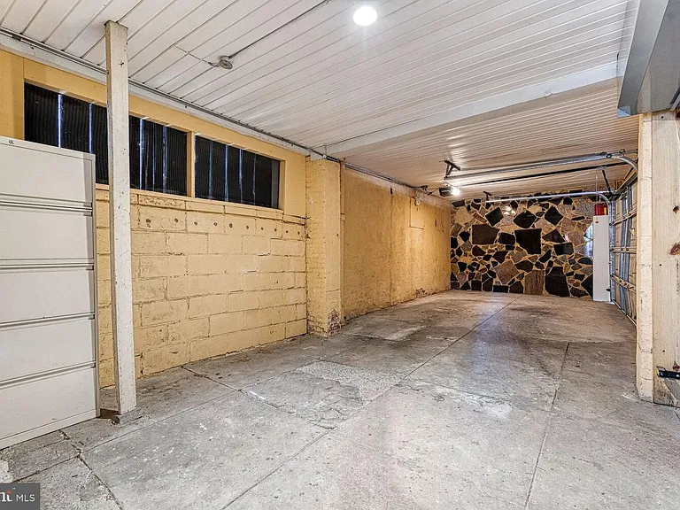 106 S Castle St — Photo 38