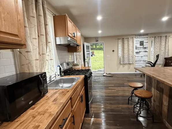 173 Mountain View Rd Unit 2, Newfoundland, PA 18445