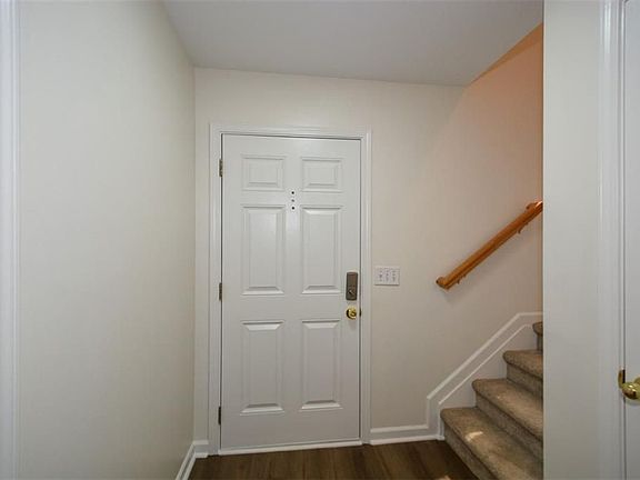 5th image of 534 Parkstone Ln