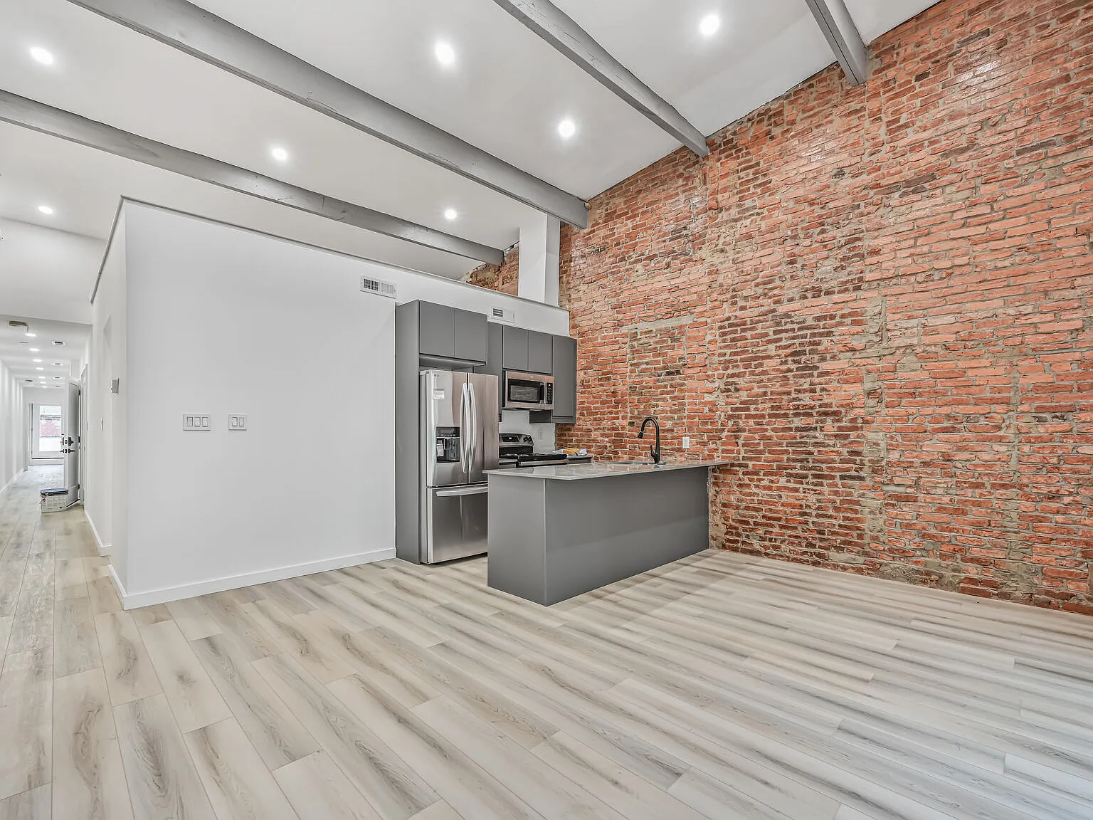 4 bed, 1500 sqft, $6,200 — Photo 3