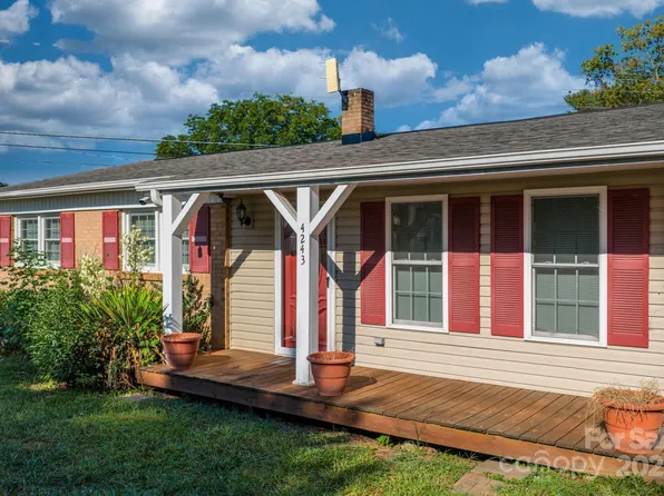 4243 Benfield Dr, Hudson, NC 28638