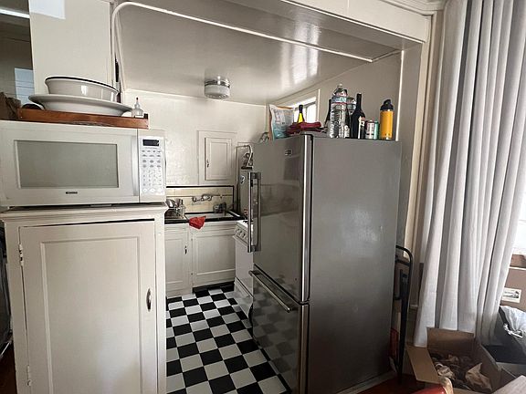 5th image of 1542 Union St #A