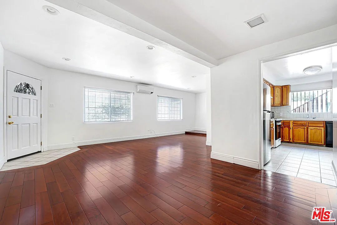 2 bed, 3.0 bath, 2100 sqft, $3,200 — Photo 4