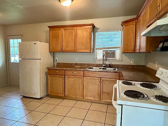 5th image of 1138 4th Ave N #1140