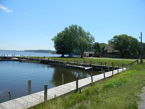 2nd image of 846 S Lakeshore Dr #2