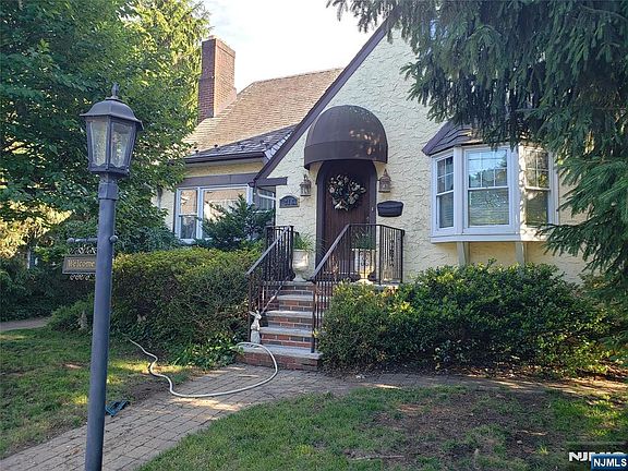 2nd image of 216 N Ross Place