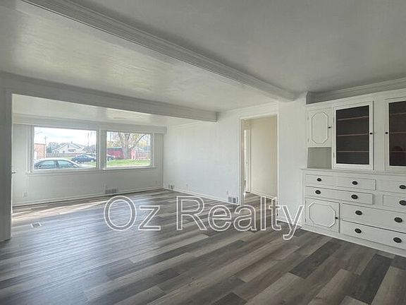 5th image of 1466 Sunshine St