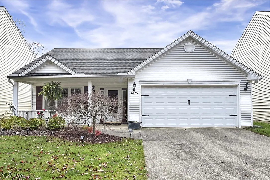 9570 Cyprus Ln photo 1