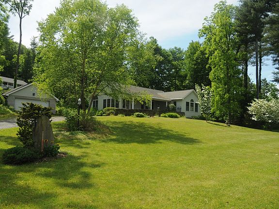3rd image of 8 Riverwoods Ln